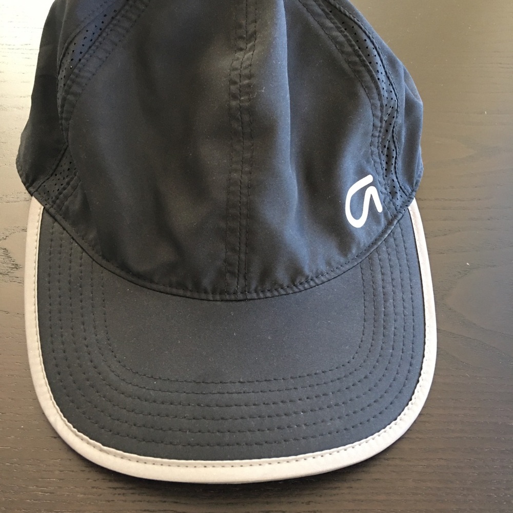 NWOT GAP Fit Black Sport Cap - Adjustable